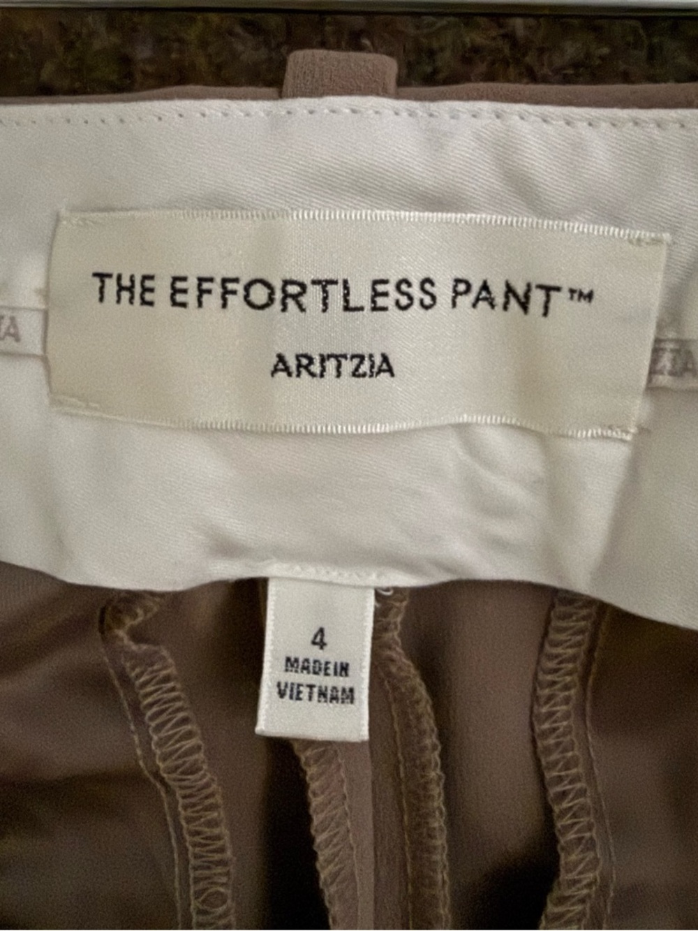 Aritzia The Effortless Pant in Crepette, Size 4, Short, Nomad Taupe - Picture 2 of 9